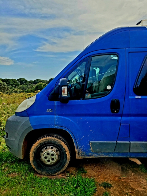 Lade deinen Wohnmobil-Akku an der E-Auto-Ladesäule! 