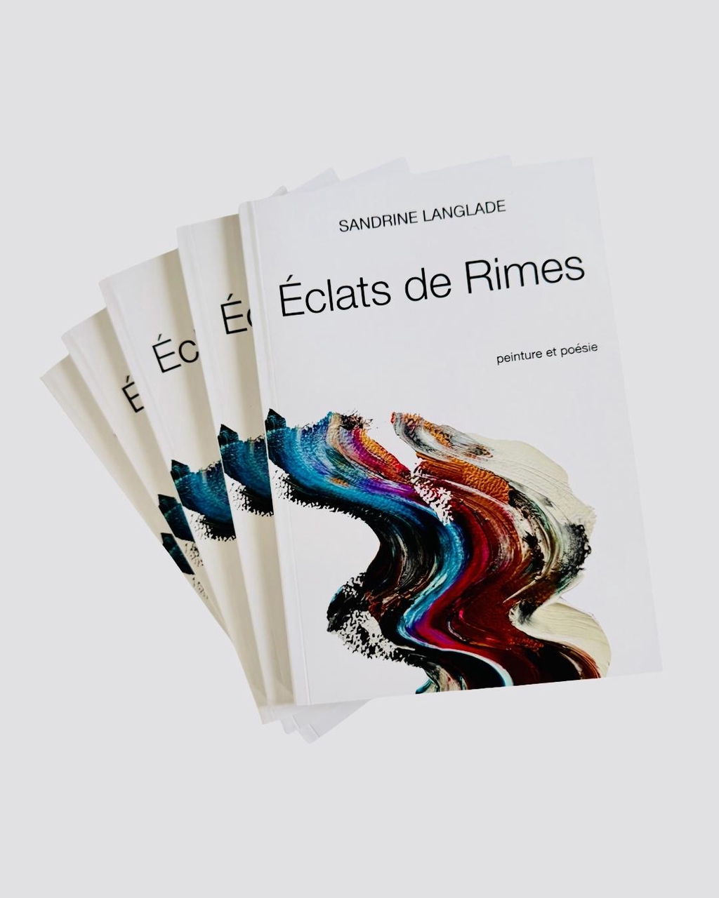 Eclats de Rimes : livre de peinture et poésie par Sandrine Langlade. L'ouvrage présente des peintures créées et des poèmes écrits par l'artiste, dans son atelier de Cugnaux (Toulouse). 