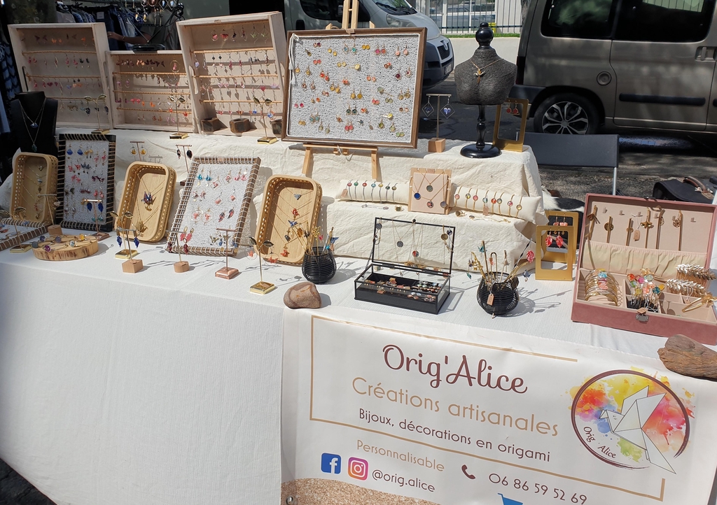 Créatrice de bijoux et décoration en papier japonais et origami