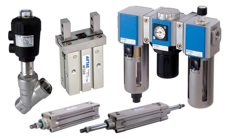 AirTAC produce vari tipi di cilindri pneumatici:

Cilindri standard (conformi alle norme ISO/DIN)

Cilindri compatti e mini

Cilindri senza stelo (rodless)

Cilindri singolo/doppio effetto

Attuatori rotanti


Valvole

Offre un’ampia serie di valvole, tra cui:

Valvole solenoide (2-vie, 3-vie, 5-vie)

Valvole a comando manuale o pilotato pneumaticamente

Valvole meccaniche o a pedale

Gruppi valvola e basi per almeno 16 alloggiamenti


Sul sito ufficiale AirTAC si trovano diverse serie di valvole solenoide:

Serie 3V, valvole 3/2 vie 

Serie 4V (ad es. 4V100–400), valvole 5/2, 5/3 vie 

Serie 6D/6DW, CPV10/CPV15, 6TV/6TA, 6V, 7V, ESV ISO


Unità di Preparazione Aria (FRL)

Include filtri, regolatori e lubricatori, incluse versioni modulari e regolatori di precisione

Fittings, Tubazioni & Accessori

Fittings push-in, connessioni rapide, tubi in PU e nylon

Accessori come silenziatori, controllori di flusso, interruttori di pressione, staffe di montaggio


Prodotti per il Vuoto e Automazione

Ejectors, ventose, filtri per vuoto

Pinze pneumatiche, guide lineari, sistemi pick-and-place Lazio Frosinone 

