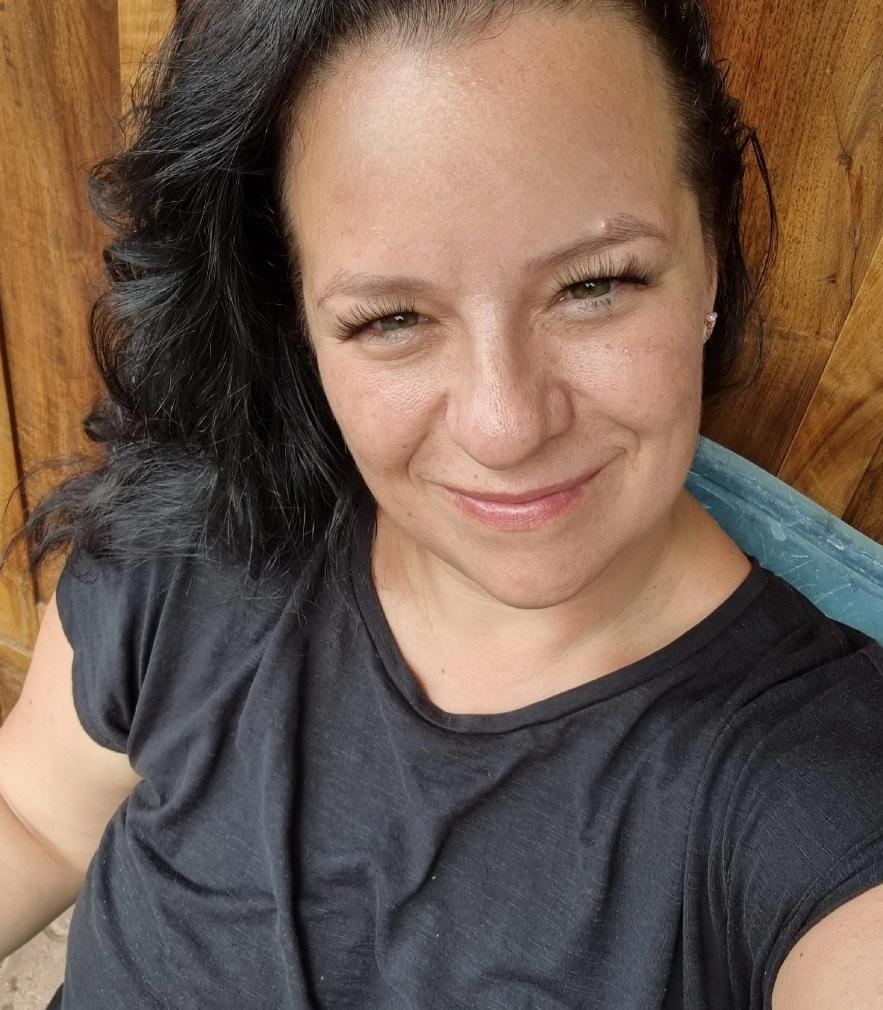 Tvoření je pro mě velkým relaxem a koníčkem, výroba sójových svíček, vonných vosků i šperků z minerálů mi přináší radost a potěšení 