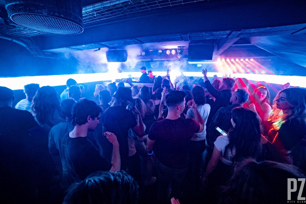 Location sur Montpellier et Nîmes de matériels DJ | Sonorisation et éclairage