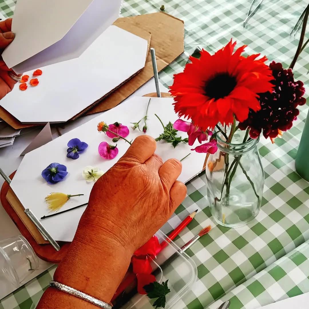 Flower pressing workshop