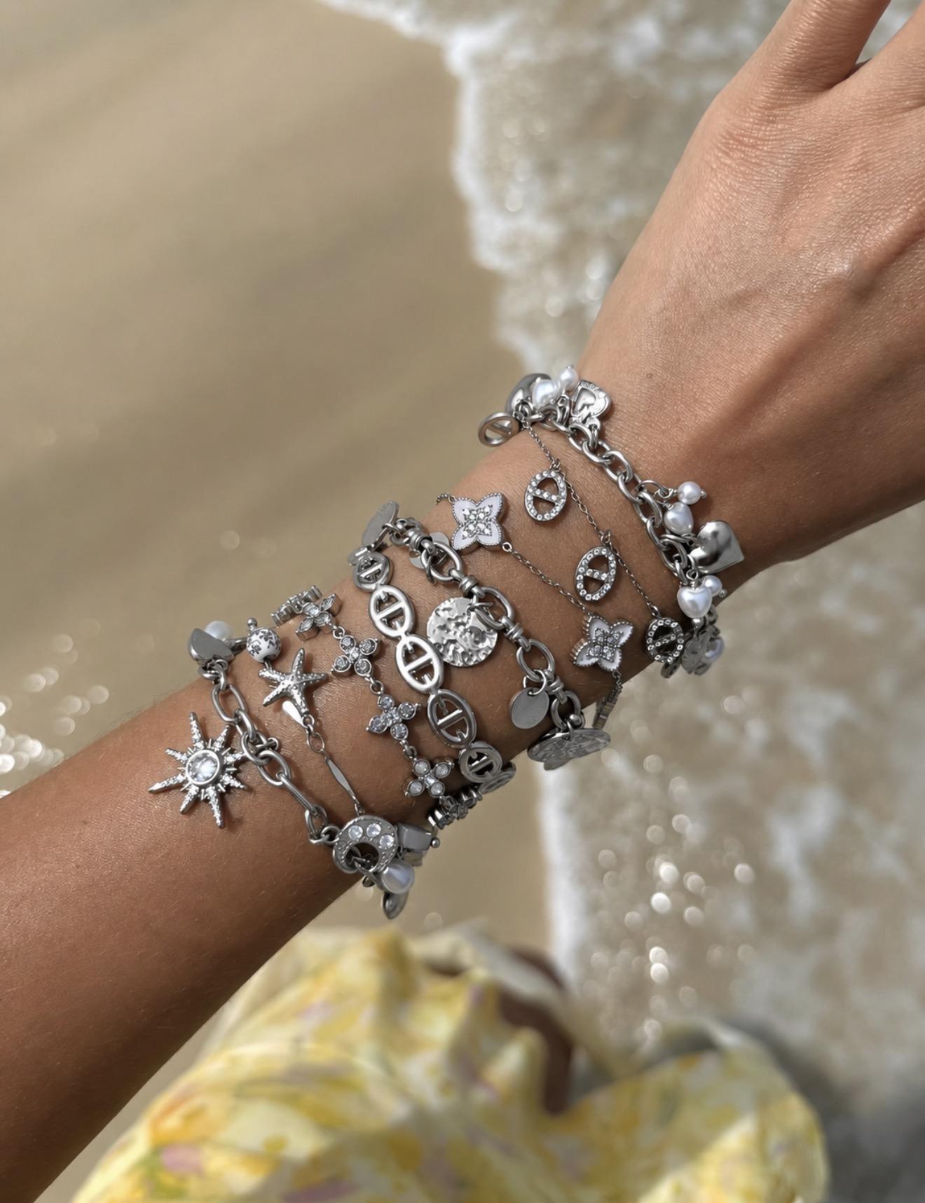 Les bracelets en acier inoxydable et plaqué or et argent