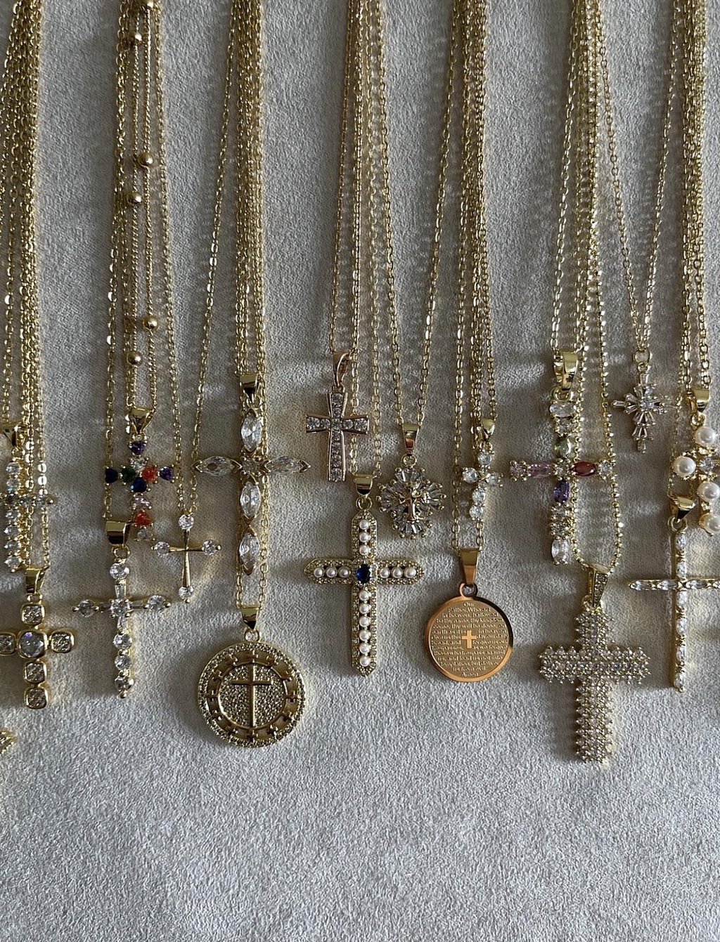Bijoux chrétiens croix pas cher pour petit budget 